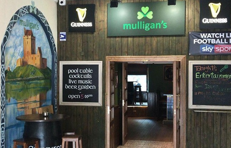 Mulligans Irish Pub image 1